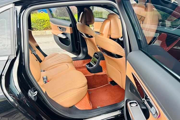 Used Mercedes-Benz E-Class 2024 E 260 L
