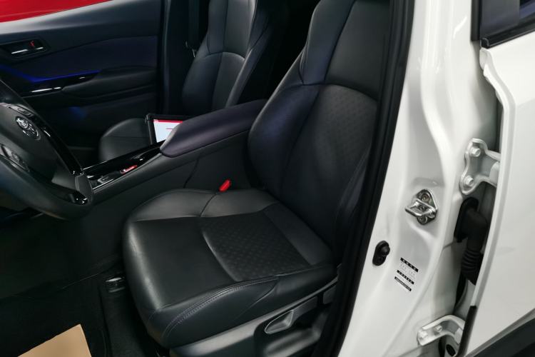 Used Toyota IZOA 2020 2.0L Yichi Version
