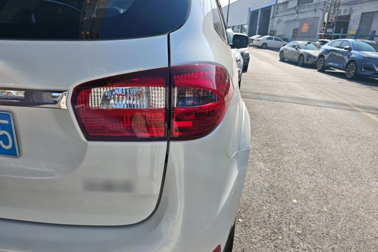 Used JMC Yusheng S350 2016 2.0T Automatic Two-Wheel Drive Gasoline Luxury Edition 5 Seats
