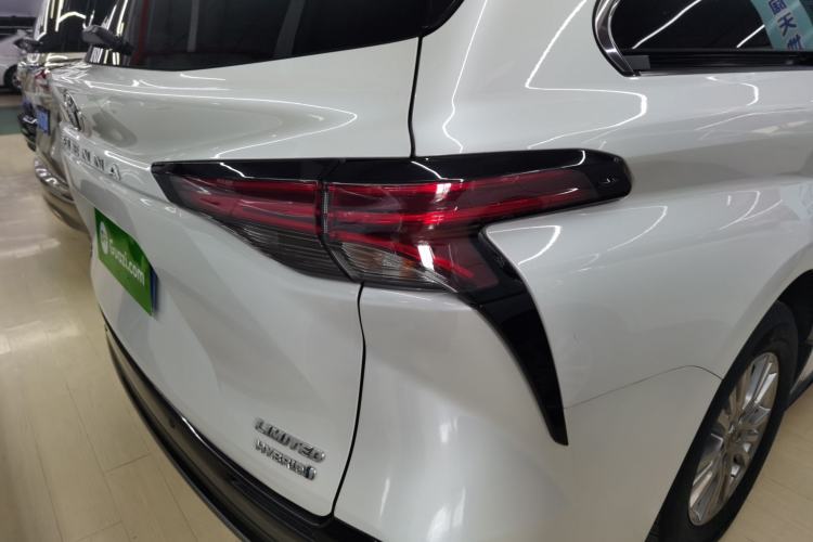 Used Toyota Sienna 2021 2.5L Hybrid Premium Edition
