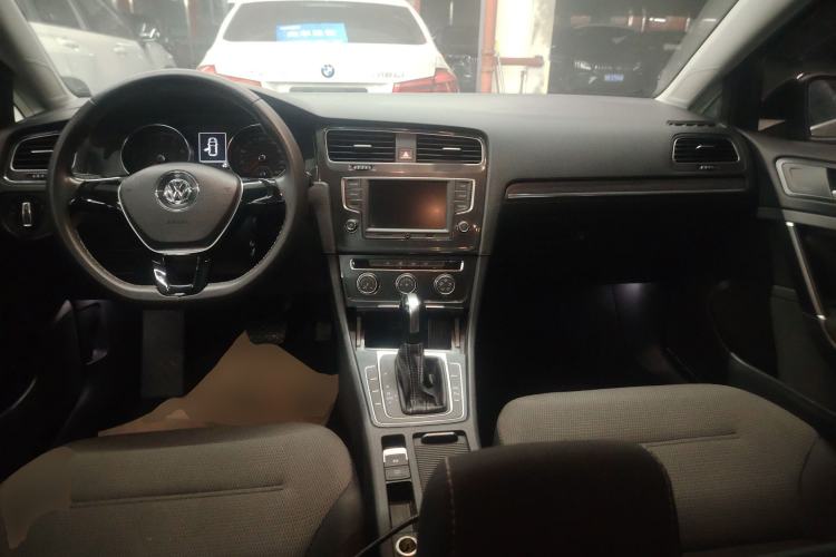 Used Volkswagen Golf 2017 1.6L Automatic Comfort Million-Vehicle Anniversary Edition
