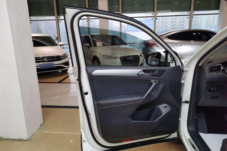 Used Volkswagen Tiguan L 2017 380TSI Automatic All-Wheel-Drive Luxury Edition
