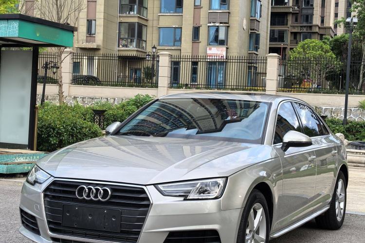 Used Audi A4L 2017 40 TFSI Ambition Edition
