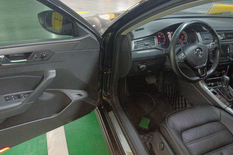 Used Volkswagen Passat 2017 330TSI DSG Luxury Edition
