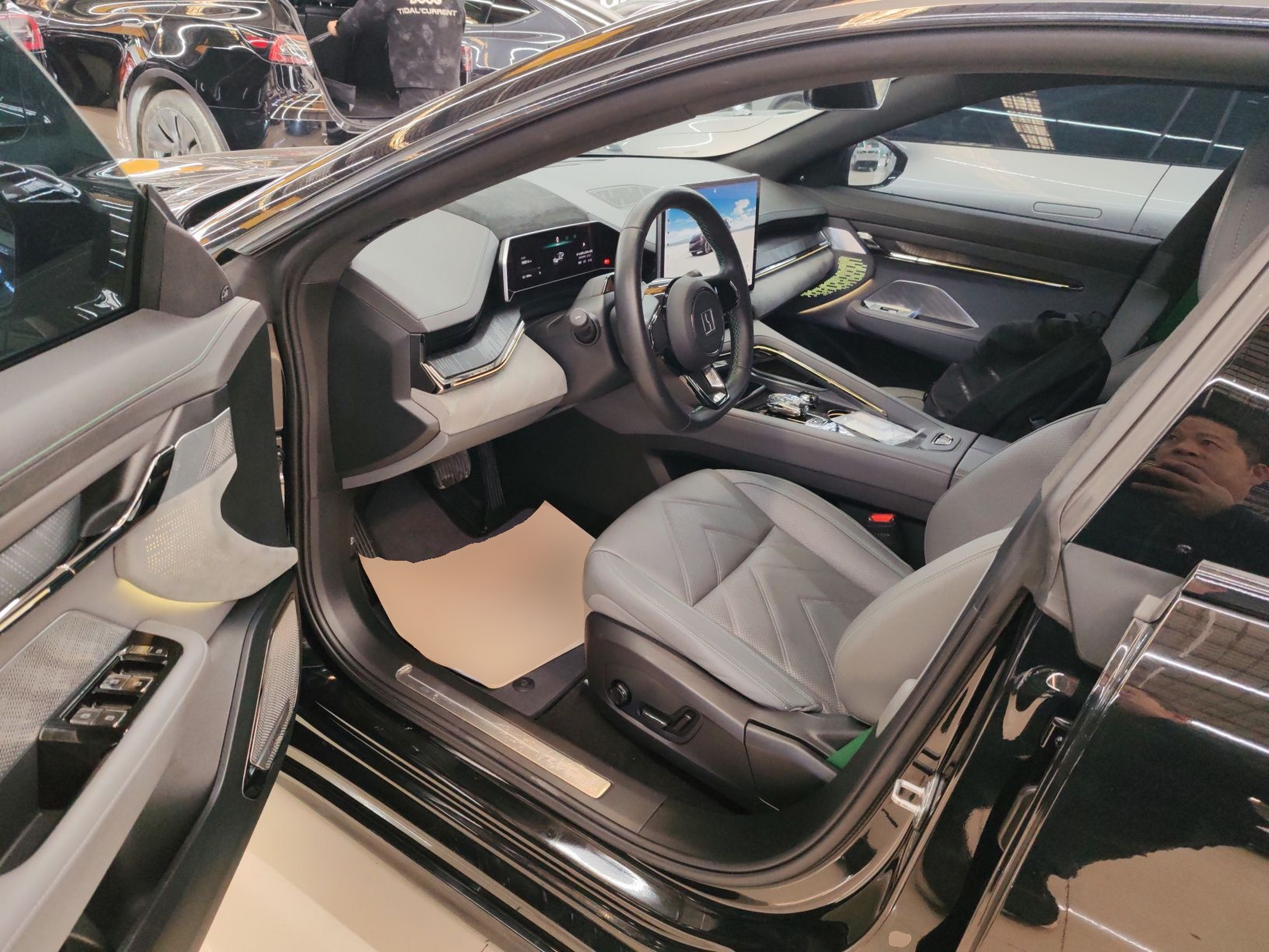 Переднее сиденье в автомобиле