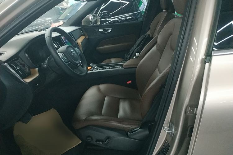 Used Volvo XC60 2023 B5 4x4 Smart Luxury Edition