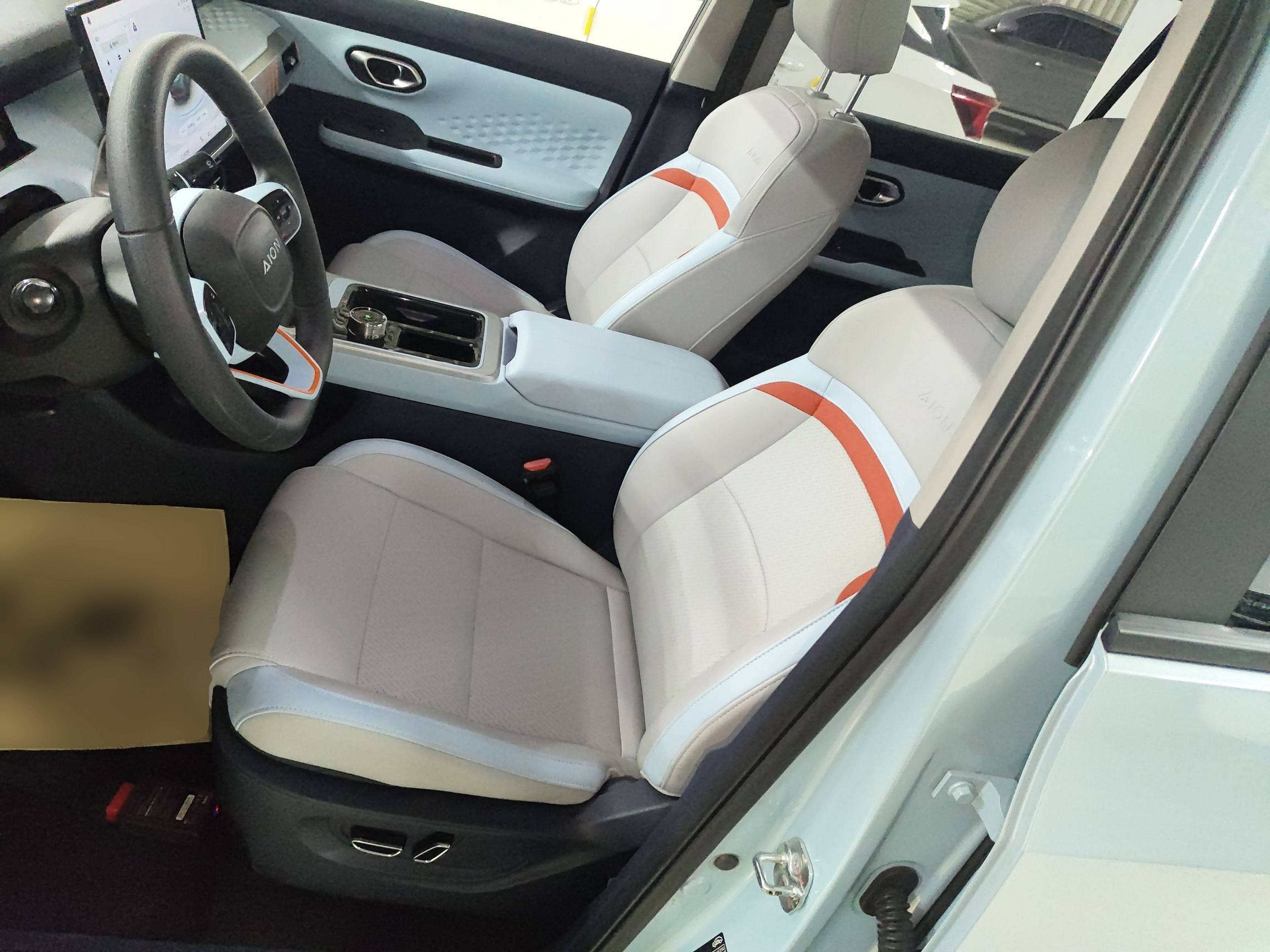 المقاعد الأمامية داخل السيارة