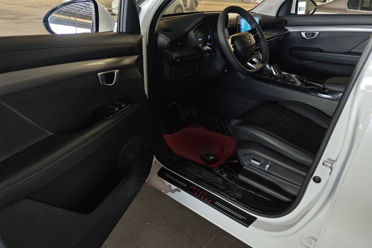 Used Wuling Asta 2022 2.0L DHT Electric-Speed Version
