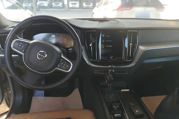 Used Volvo XC60 2019 T5 4x4 Smart Edition China V Standard
