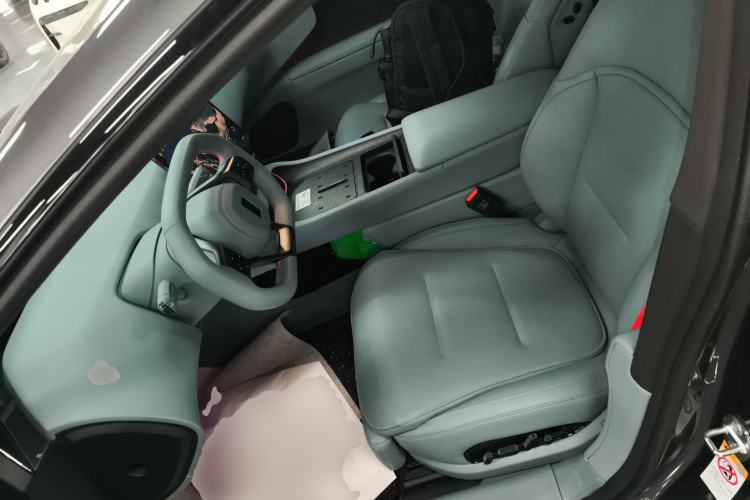 Used  12 2024 Updated Version 700 Three-Laser Rear-Wheel Drive Luxury Edition
