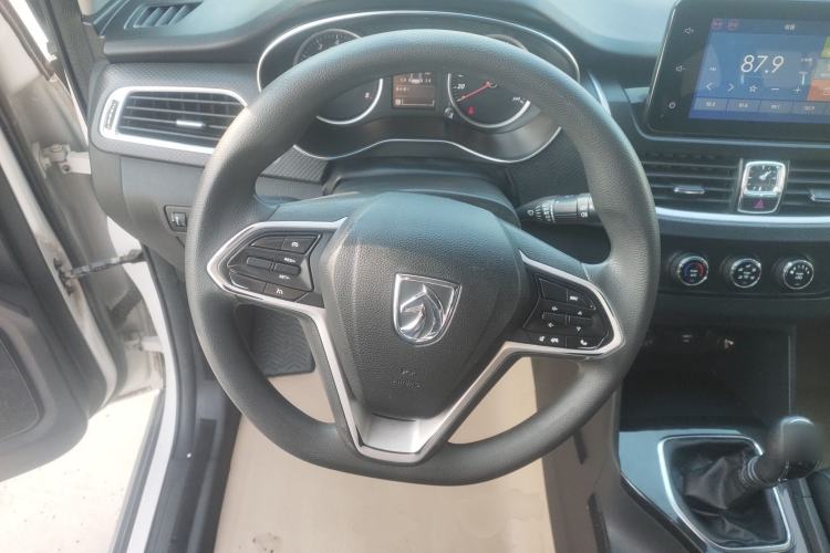 Used Baojun 730 2019 1.5L Manual Fashion Model 7-seater National V
