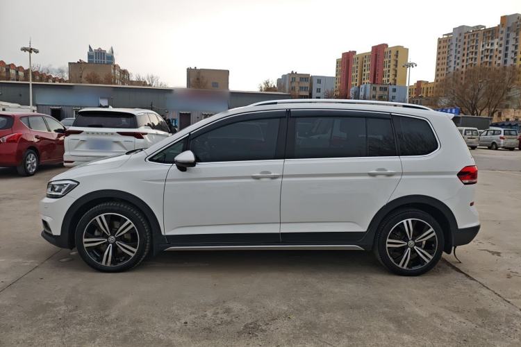 Used Volkswagen Touran 2018 Volkswagen Touran L 280TSI DSG Boundary Edition 7 Seats China VI Standard
