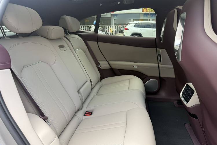 Used  YU7 2025 Ultra-Long Range Rear-Wheel Drive Version
