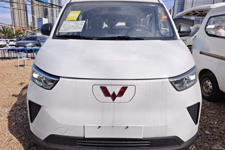 Used Wuling Yangguang 2024 300KM Comfort Version Passenger Van 75kW
