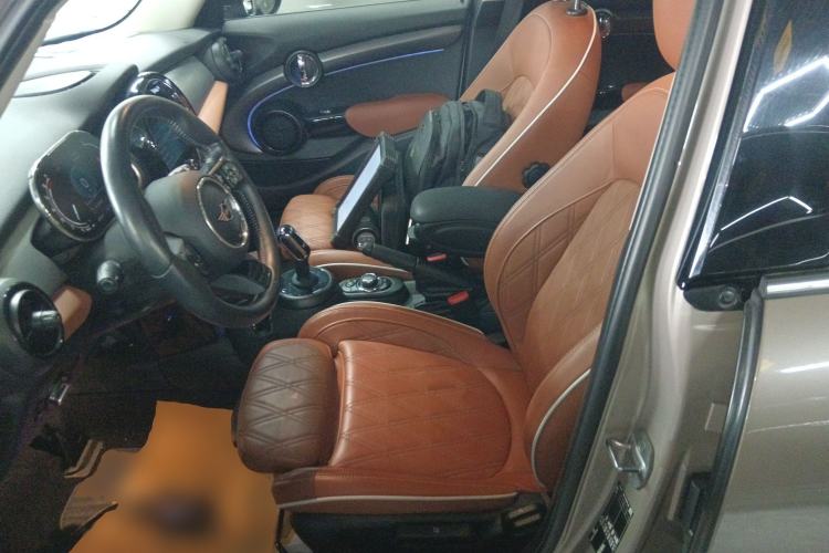 Used MINI MINI 2022 Updated 1.5T COOPER Artist Five-Door Edition
