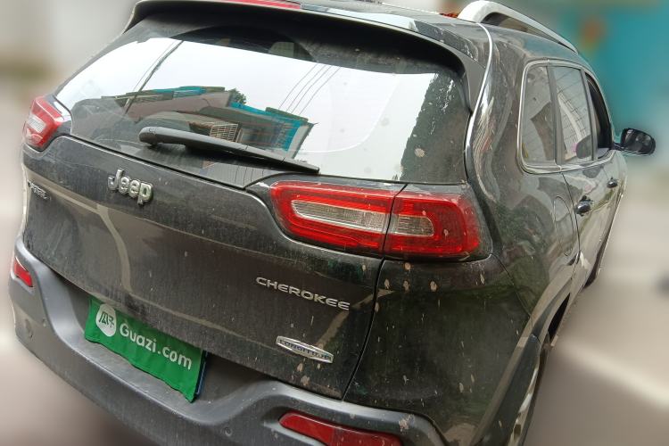 Used  Cherokee 2016 2.4L Leading Edition