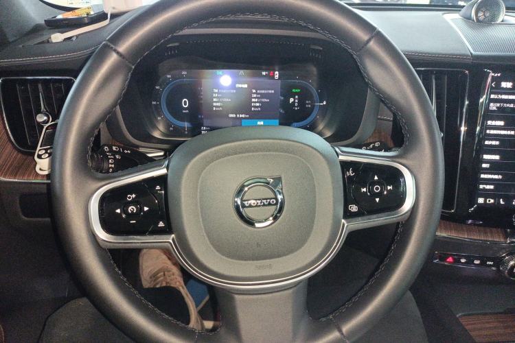 Used Volvo XC60 New Energy 2025 Plug-in Hybrid Long-Range All-Wheel Drive Smart Luxury Edition