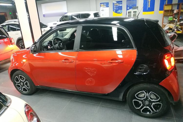 Used  forfour 2016 0.9T 66 kW Pioneer Edition
