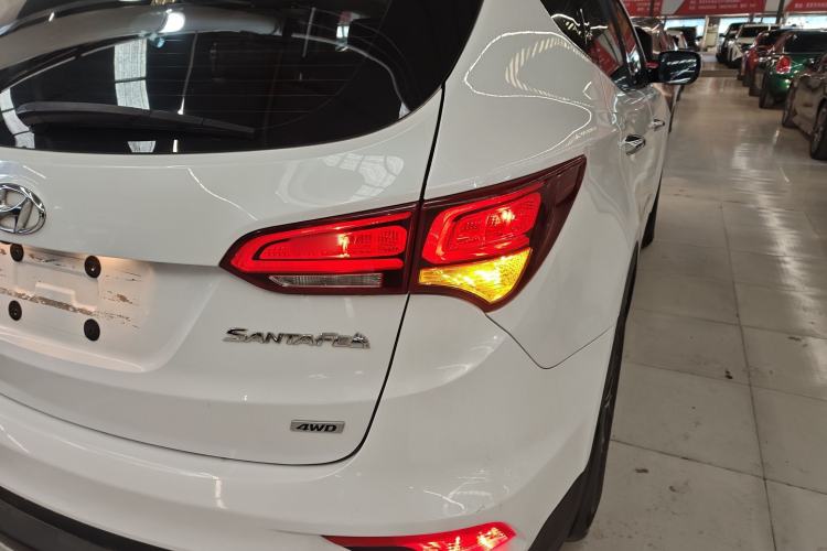 Used Hyundai Santa Fe 2017 2.0T Automatic All-Wheel Drive Smart 7-Seater
