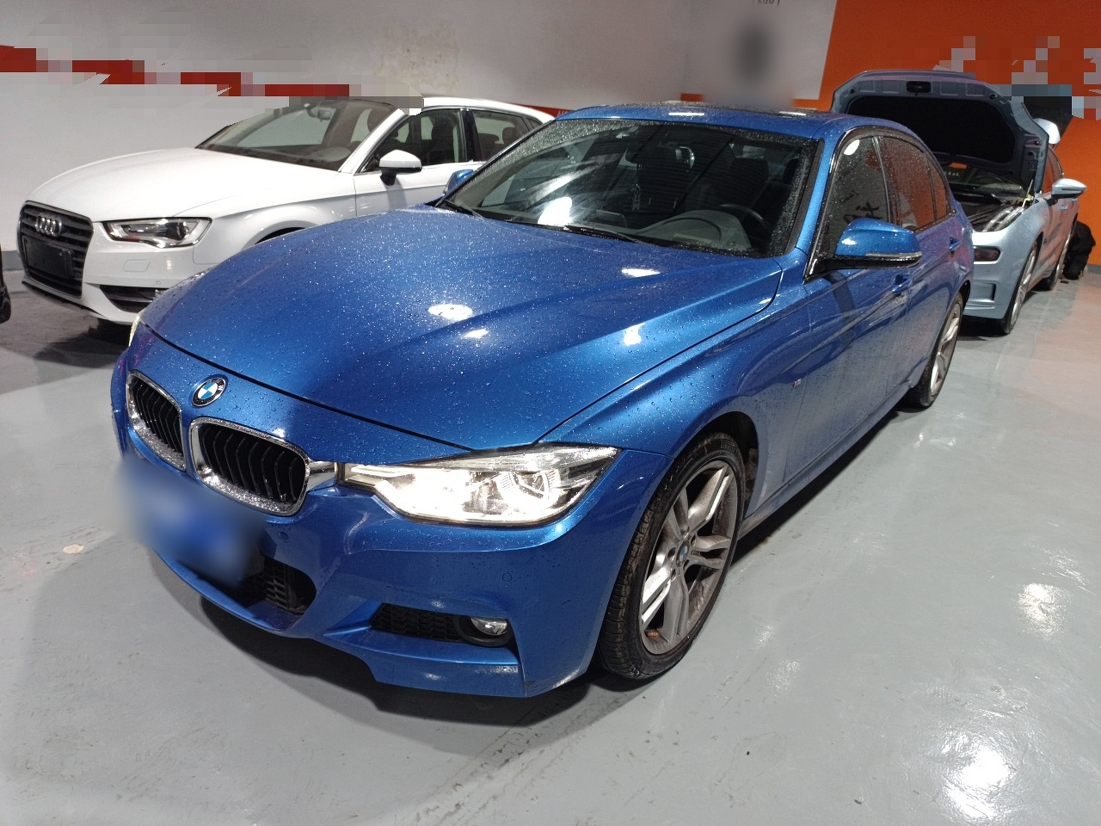 تحت مقدمة السيارة