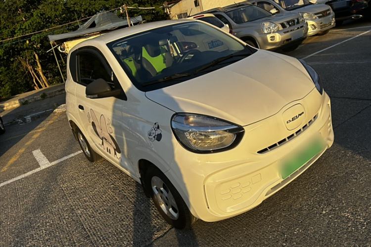 Used Roewe Clever 2021 302 km New Four-Seater Super-Efficient Version
