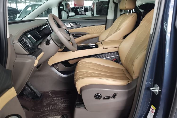 Used Denza D9 2022 DM-i 970 Four-Wheel Drive Prestige Model
