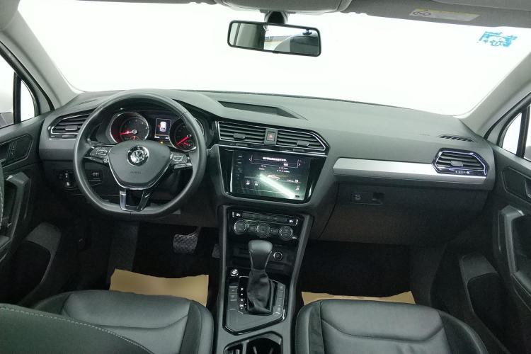 Used Volkswagen Tiguan L 2020 330TSI Automatic Two-Wheel Drive Panoramic Comfort Edition China VI Standard
