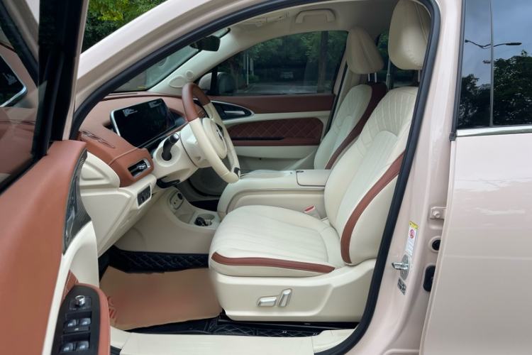 Used ORA Good Cat 2023 401 km Standard Range Luxury Version Lithium Iron Phosphate
