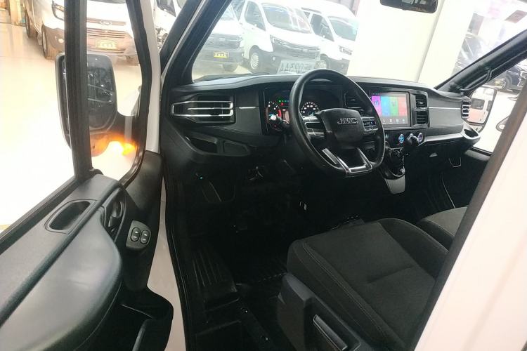 Used JMC Fushun 2023 2.0T Manual Short-Wheelbase Mid-Height Commercial Multi-Purpose 5-Seater Passenger Vehicle
