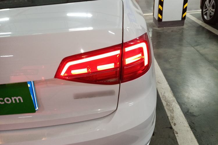 Used Volkswagen Sagitar 2015 1.6L Automatic Fashion Model
