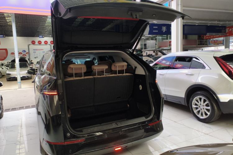 Used XPeng X9 2024 702 Ultra-Long Range Pro
