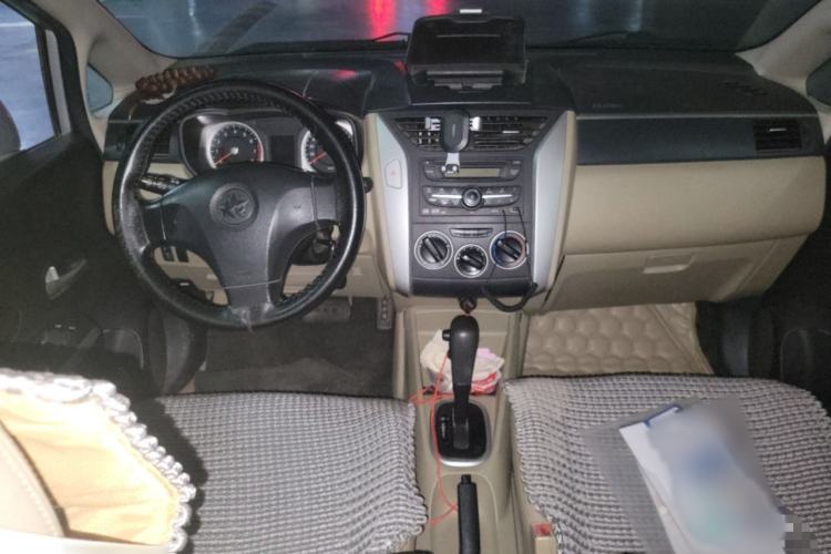 Used Venucia R50 2012 1.6L Automatic Prestige Edition
