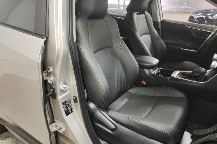 Used Toyota Wildlander 2022 Updated Version 2.0L CVT Two-Wheel Drive Leading Edition
