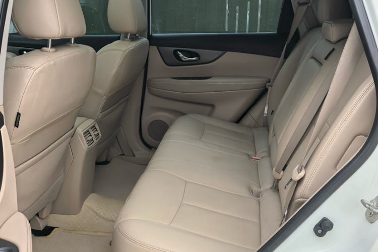 Used Nissan X-Trail 2015 2.0L CVT Comfort MAX Edition 2WD
