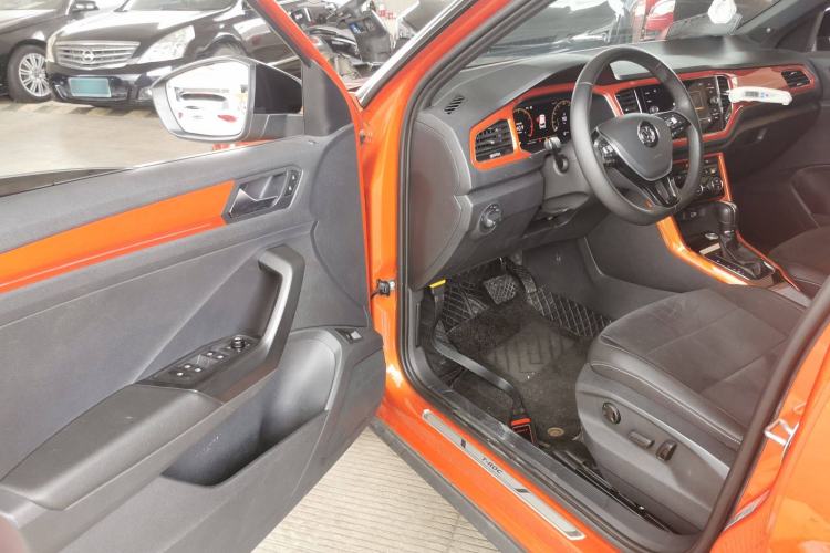 Used Volkswagen T-ROC 2018 280TSI DSG Two-Wheel-Drive Luxury Version China V Emission Standard
