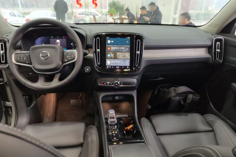 Used Volvo XC40 2024 B4 4x4 Smart Luxury Edition