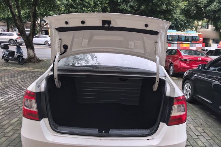 Used Skoda Rapid 2016 1.6L Automatic Front-Wheel Drive Model
