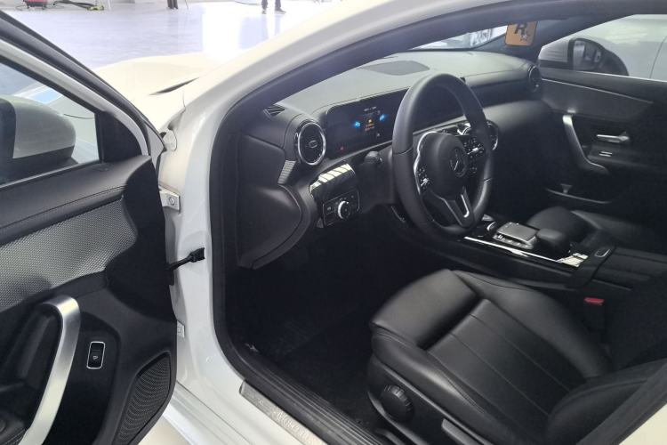 Used Mercedes-Benz A-Class 2020 Facelift A 180 L Sport Sedan Special Configuration
