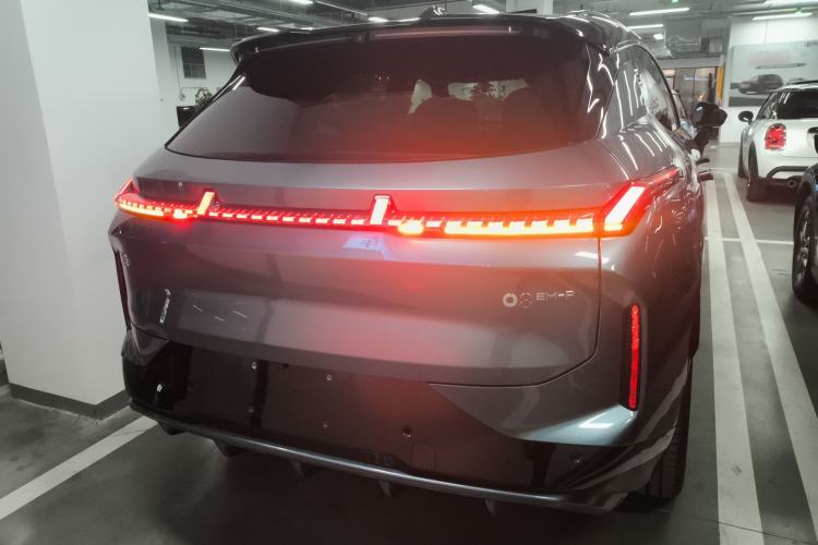 Used Lynk & Co 08 EM-P 2025 220 km All-Wheel-Drive Performance Halo
