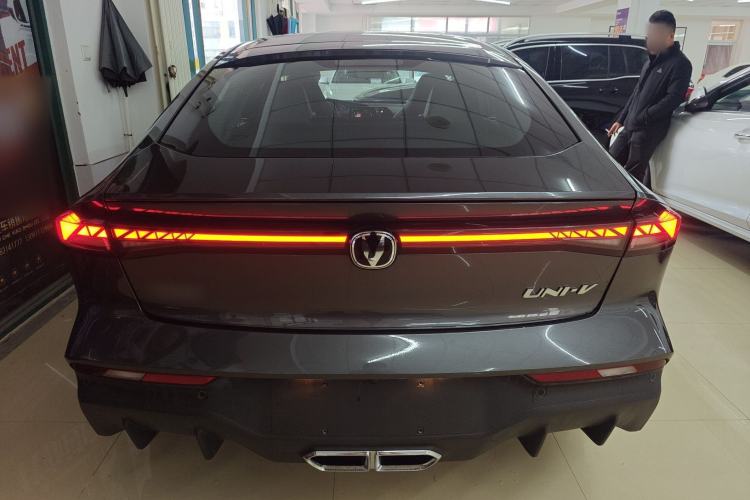 Used Changan UNI-V iDD 2024 Blue Whale Smart Electric iDD 136km ZhiKu Model
