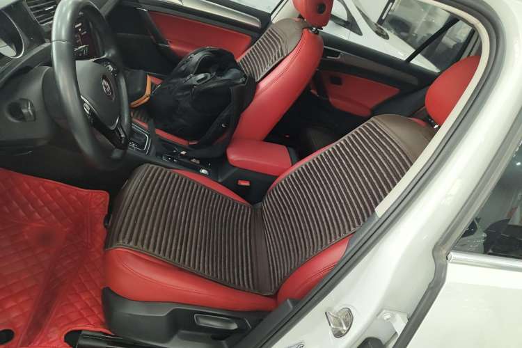 Used Volkswagen Golf 2020 Zhiai Edition 200TSI DSG Comfortable & Ambitious Version
