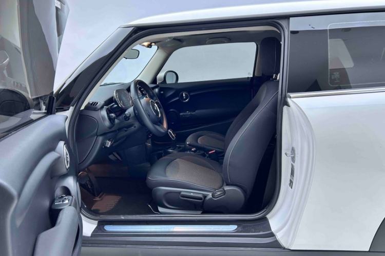 Used  MINI 2023 1.5T ONE
