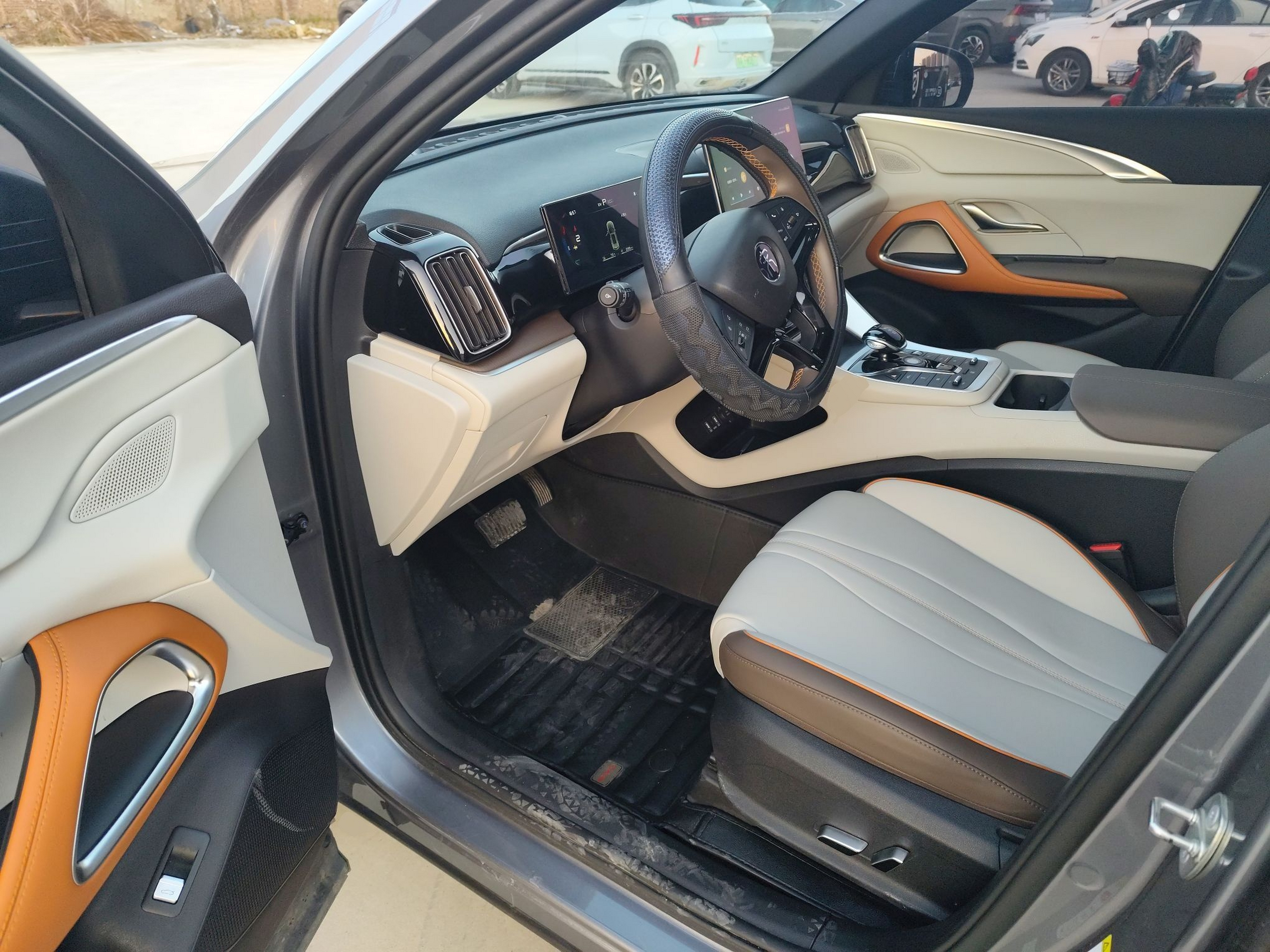 المقاعد الأمامية داخل السيارة