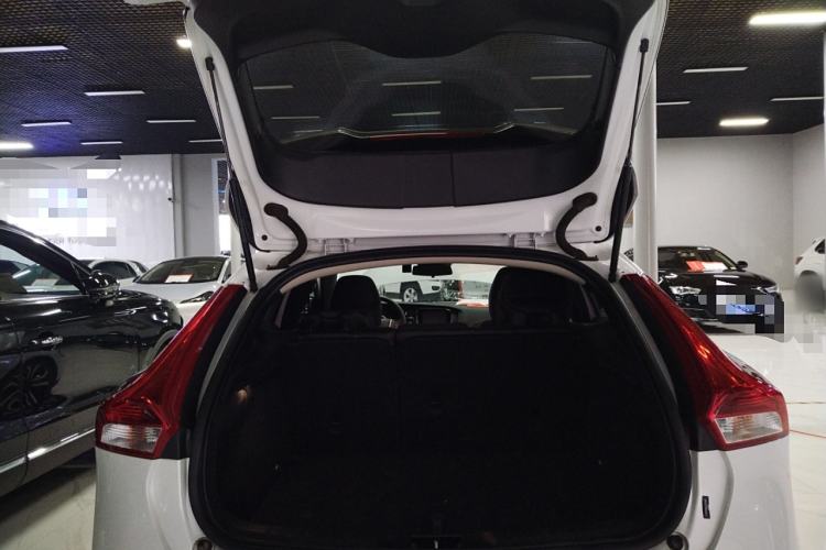 Used Volvo V40 2018 Cross Country T3 Zhiya Edition
