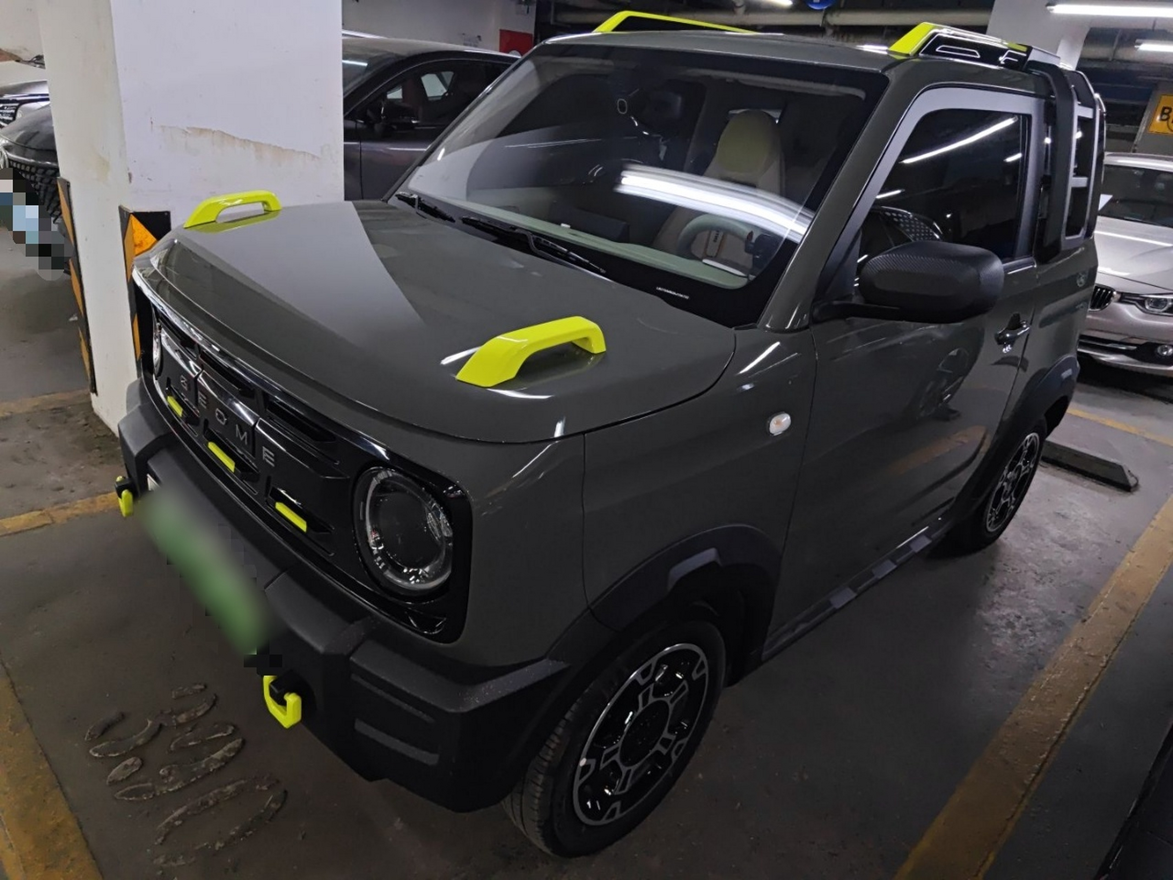 Под передней частью автомобиля