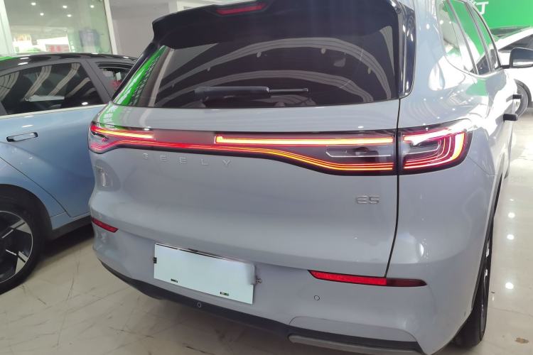 Used  E5 2024 440km Launch Edition
