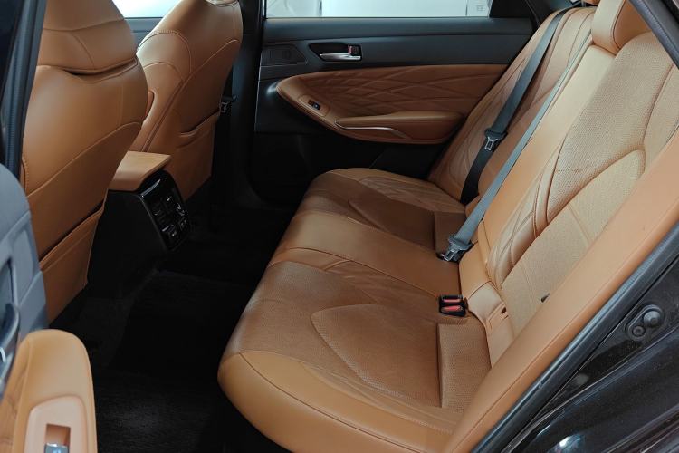 Used Toyota Avalon 2019 Dual-Engine 2.5L XLE Prestige Version China VI Standard
