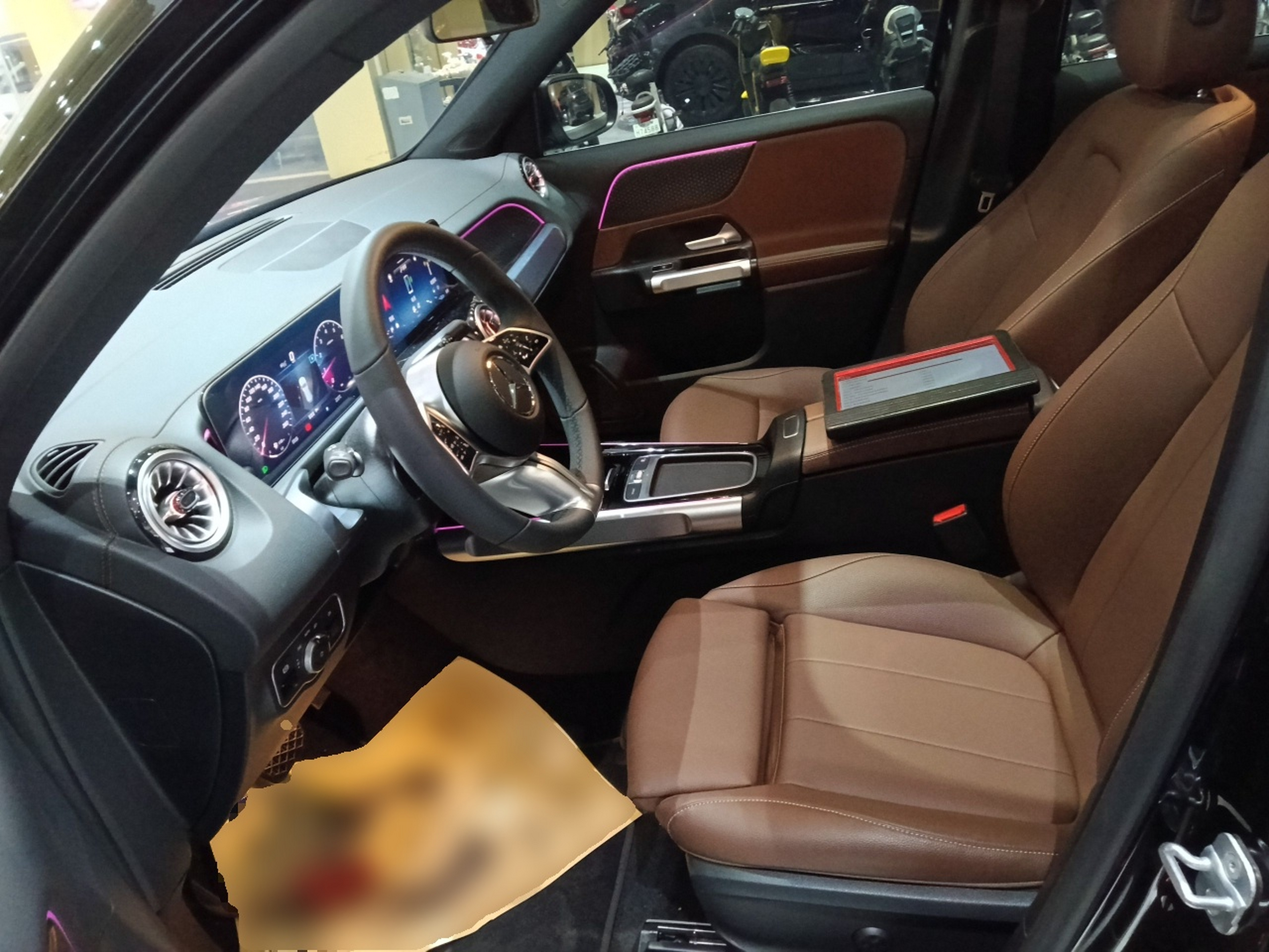 Переднее сиденье в автомобиле