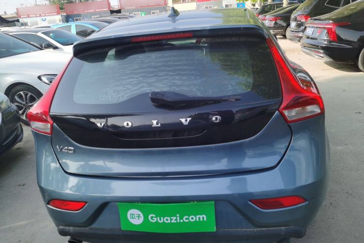 Used Volvo V40 2014 2.0T Zhiyi Version
