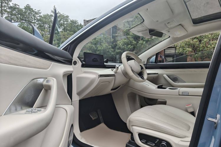 Used Hima Luxeed R7 2024 All-Electric 802 km Max
